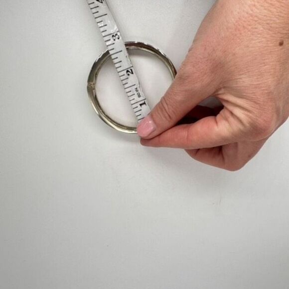 Tokyo Jane Off White Enamel Goldtone Bangle Bracelet - Picture 7 of 12